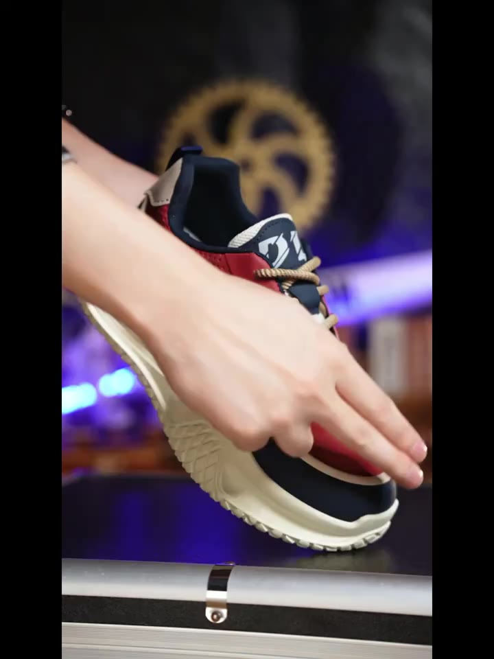 👟 รองเท้าผ้าใบลำลอง สีแดง พื้นหนารองรับแรงกระแทก ทนทาน ดีไซน์สปอร์ต พร้อมลุยทุกเส้นทาง (พร้อมส่ง)