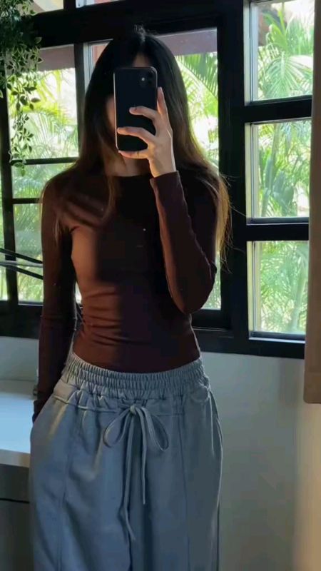 #Áo crop tay dài phong cách Hàn Quốc rất dễ thương, vải tốt, mặc thoải mái, giá rẻ cực kỳ 😍 Nhấn đặt mua tại giỏ màu cam bên trái ngay nhé 👇✨