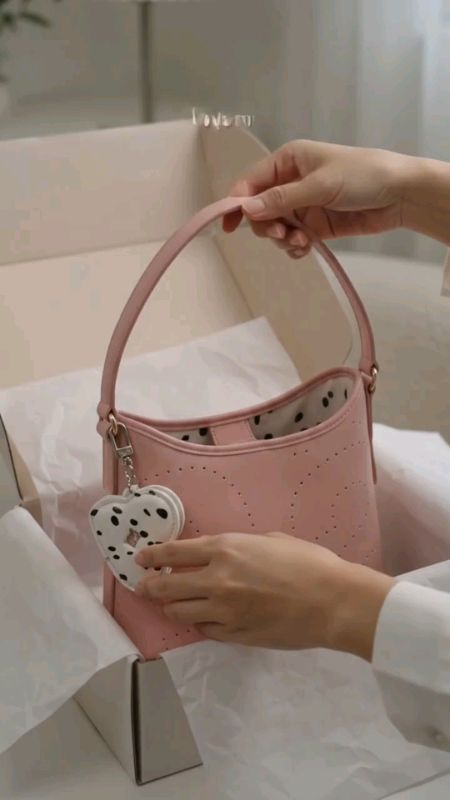 Rally Loop Bag thiết kế cổ điển, dễ thương #RallyBag #túi_vải #túi_đeo_đời