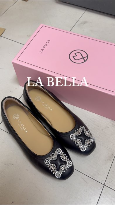 ส้นไม่สูงมาก แต่มั่นใจเกินร้อย #labella #labellashoes #รองเท้าคัทชู #เท้าหนังแกะ