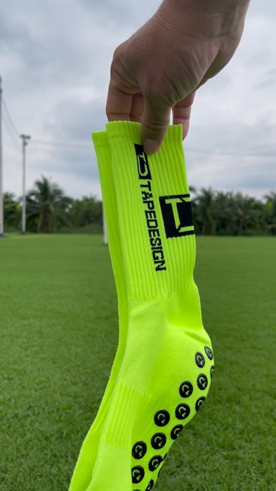 Vớ thể thao có tính năng chống trượt, phù hợp cho bóng đá, futsal, bấm ngay #ถุงเท้า #ถุงเท้ากีฬา #ถุงเท้ากันลื่น