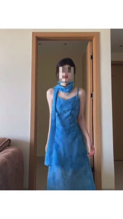 Bộ 2 chiếc váy Maxi màu xanh, kiểu dáng A, in họa tiết hoa, vải lưới, đai một dây điều chỉnh được, ngực thêu họa tiết, có lớp lót trong nửa thân + khăn quàng cổ #8238